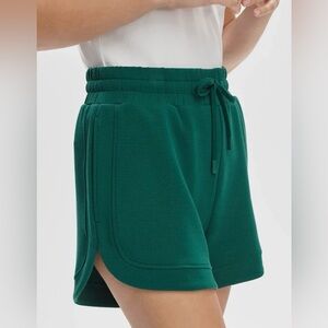 VARLEY OLLIE HIGH RISE SHORT 3.5 in Forest Color Size M
